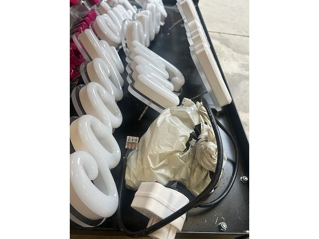 Partij neon letters - afbeelding 2 van  11