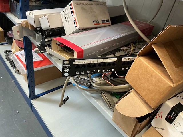 Partij netwerkinstallatiemateriaal - afbeelding 3 van  5