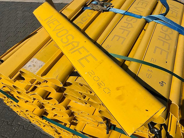 Partij nevosafe 2020 wapeningsstaal veiligheidstrips - afbeelding 1 van  2