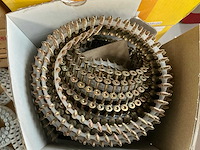 Partij nieten en schroeven en nagels - afbeelding 3 van  7