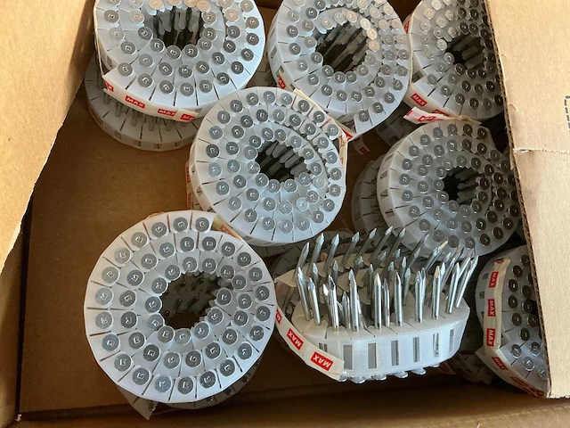 Partij nieten en schroeven en nagels - afbeelding 5 van  7