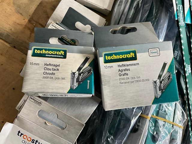 Partij nieten & metaal zaagbladen - afbeelding 1 van  1