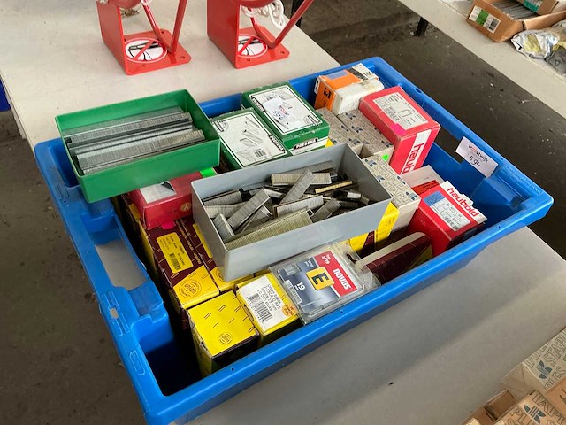 Partij nieten - afbeelding 1 van  8