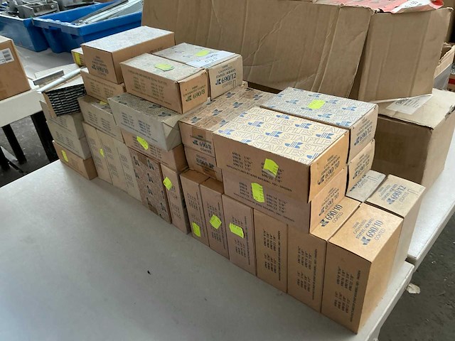 Partij nieten - afbeelding 2 van  4