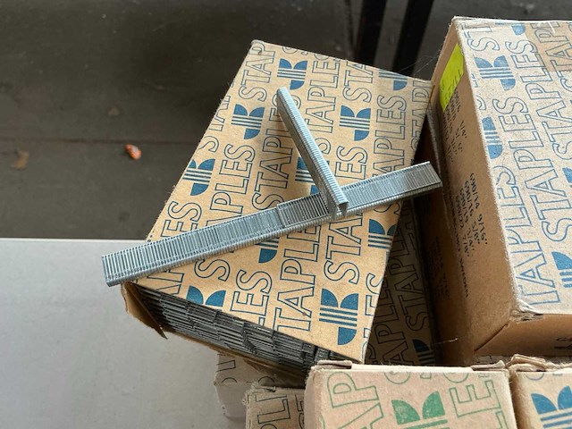 Partij nieten - afbeelding 4 van  4