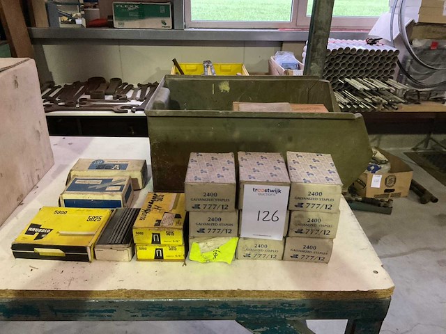 Partij nieten - afbeelding 1 van  5