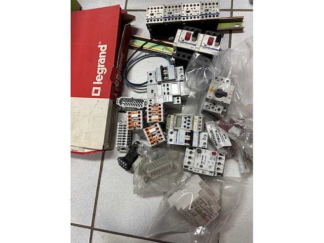 Partij nieuwe electro onderdelen - afbeelding 2 van  6