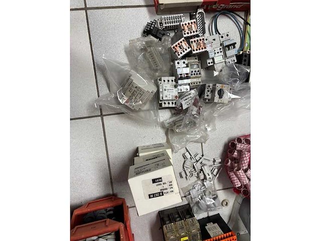 Partij nieuwe electro onderdelen - afbeelding 6 van  6