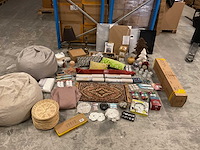 Partij nieuwe en gebruikte woonaccessoires