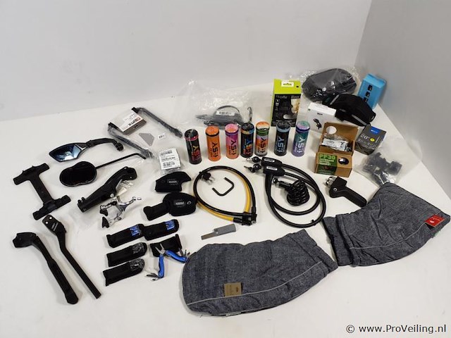 Partij nieuwe fiets onderdelen, fiets decoratie en kleine multitools - afbeelding 1 van  9