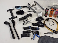 Partij nieuwe fiets onderdelen, fiets decoratie en kleine multitools - afbeelding 2 van  9