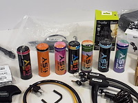 Partij nieuwe fiets onderdelen, fiets decoratie en kleine multitools - afbeelding 3 van  9