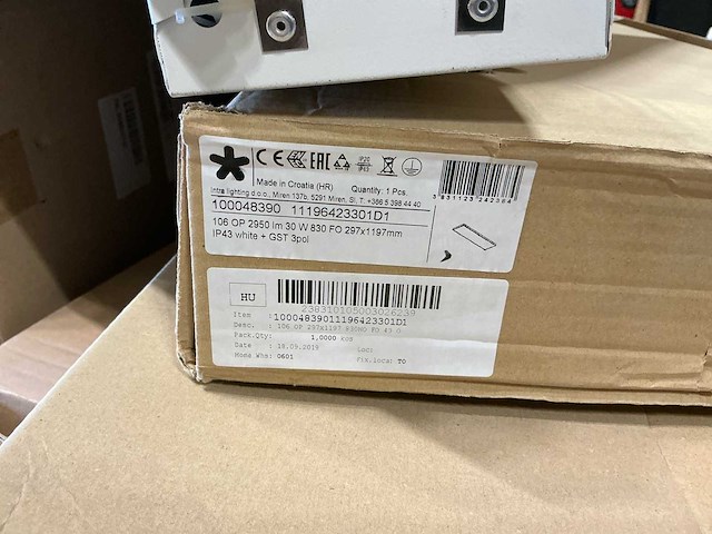 Partij nieuwe professionele led-verlichtingsarmaturen van diverse a-merken, waaronder intra lighting, grok (leds c4) en luce (30x) - afbeelding 19 van  22