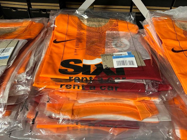 Partij nike galatasaray kinder wedstrijd shirts (41x) - afbeelding 3 van  4