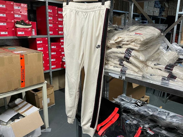 Partij nike heren pants loose fit/taper leg (24x) - afbeelding 1 van  10