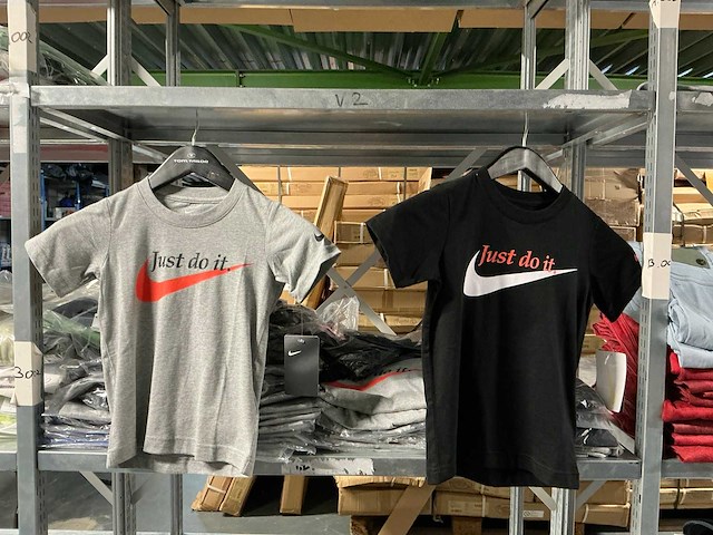 Partij nike kids t-shirts (60x) - afbeelding 1 van  8