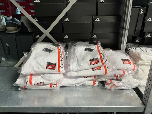 Partij nike kids trainings jackets/broeken (54x) - afbeelding 7 van  10