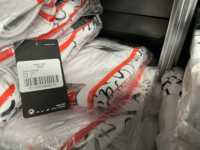 Partij nike kids trainings jackets/broeken (54x) - afbeelding 9 van  10