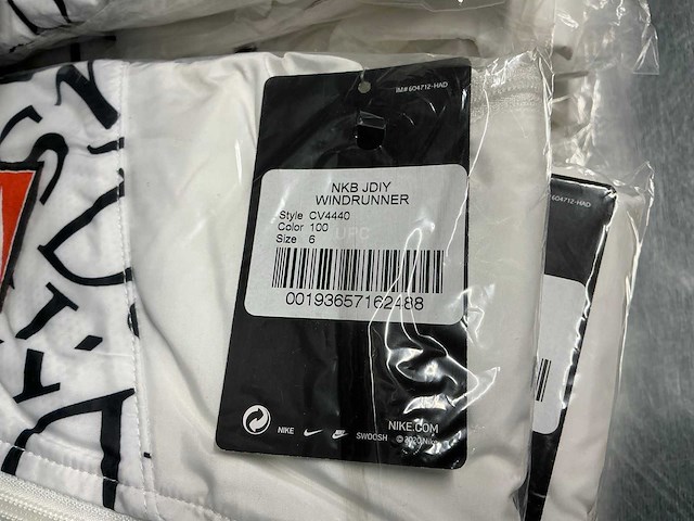 Partij nike kids trainings jackets/broeken (54x) - afbeelding 10 van  10