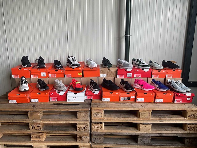 Partij nike schoenen (20x) - afbeelding 1 van  8