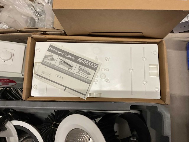 Partij (nood) verlichting - afbeelding 7 van  10