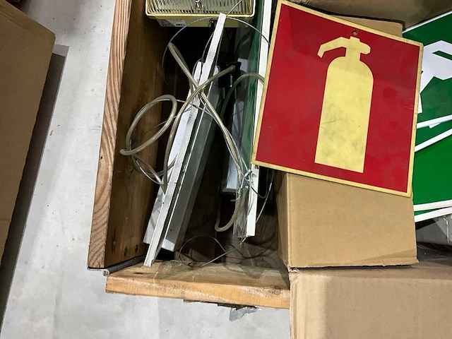 Partij noodverlichting - afbeelding 5 van  11