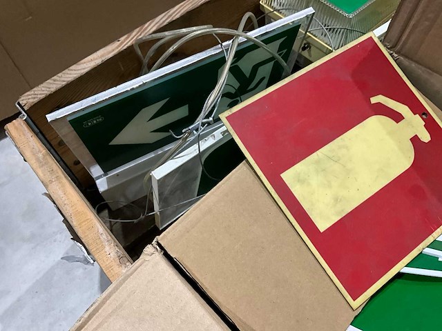 Partij noodverlichting - afbeelding 6 van  11