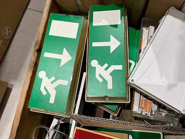 Partij noodverlichting - afbeelding 7 van  11