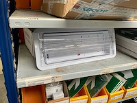 Partij noodverlichtingsarmaturen en pictogrammen - afbeelding 2 van  8