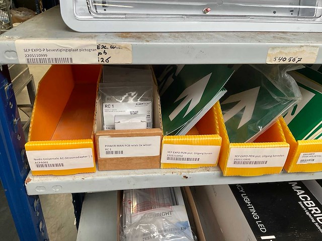 Partij noodverlichtingsarmaturen en pictogrammen - afbeelding 5 van  8