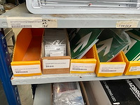 Partij noodverlichtingsarmaturen en pictogrammen - afbeelding 5 van  8