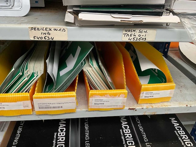 Partij noodverlichtingsarmaturen en pictogrammen - afbeelding 6 van  8