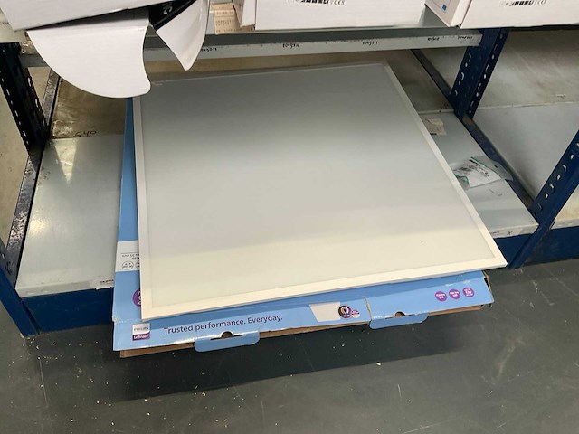 Partij noodverlichtingsarmaturen en pictogrammen - afbeelding 8 van  8