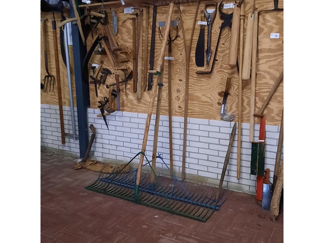 Partij nostalgisch handgereedschap - afbeelding 1 van  8