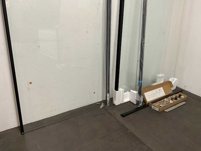 Partij novellini douchewanden, accessoires en toebehoren - afbeelding 4 van  6