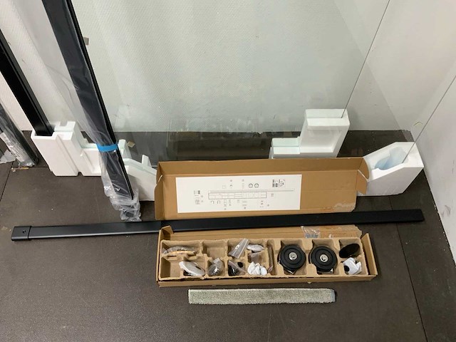 Partij novellini douchewanden, accessoires en toebehoren - afbeelding 5 van  6