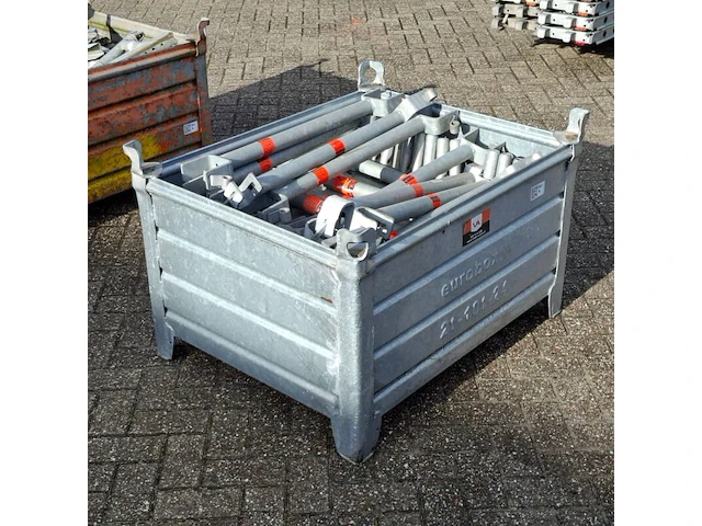Partij o-consoles & hulpkortelingen in transportbak, layher, allround, in stapelbak - afbeelding 1 van  9