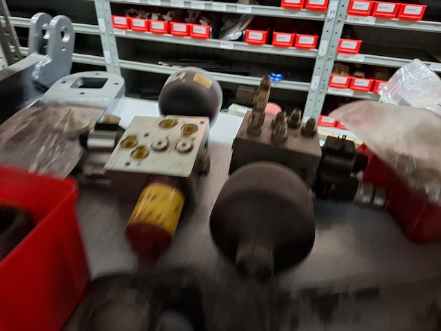 Partij o.a. aftakasdelen, snijmessen met houders - afbeelding 2 van  17