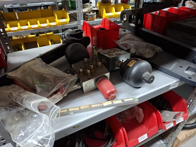 Partij o.a. aftakasdelen, snijmessen met houders - afbeelding 5 van  17