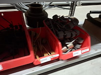 Partij o.a. aftakasdelen, snijmessen met houders - afbeelding 8 van  17