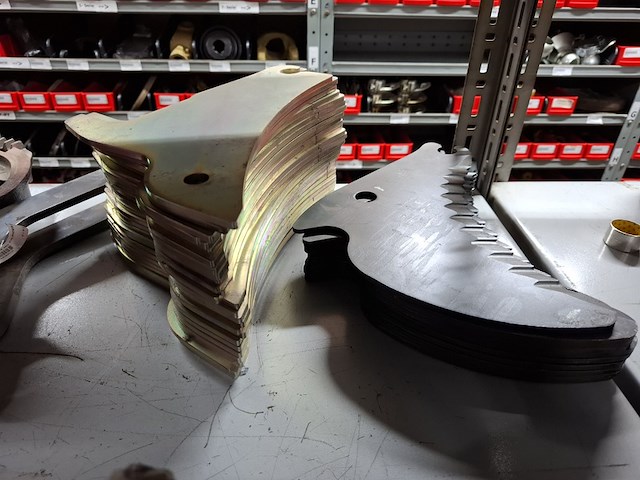 Partij o.a. aftakasdelen, snijmessen met houders - afbeelding 13 van  17