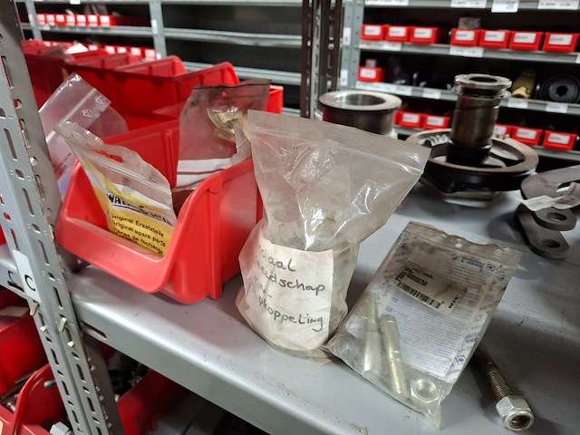 Partij o.a. aftakasdelen, snijmessen met houders - afbeelding 15 van  17