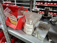 Partij o.a. aftakasdelen, snijmessen met houders - afbeelding 15 van  17