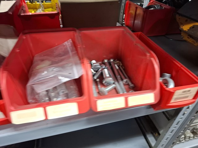 Partij o.a. bouten, koppelingen - afbeelding 2 van  16