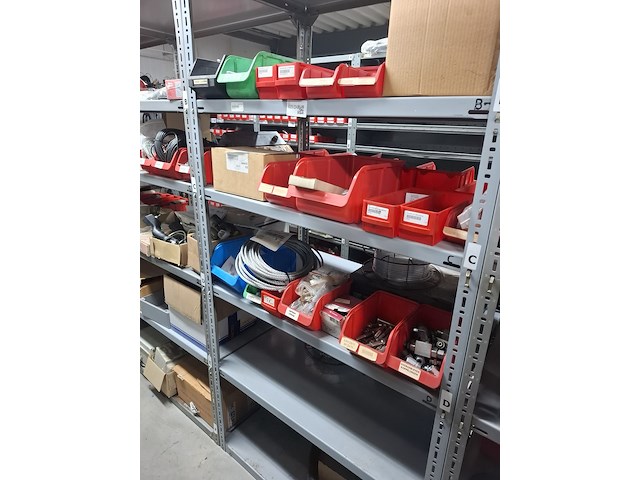 Partij o.a. bouten, koppelingen - afbeelding 1 van  16