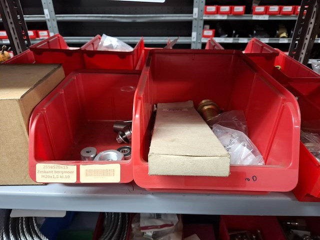 Partij o.a. bouten, koppelingen - afbeelding 13 van  16