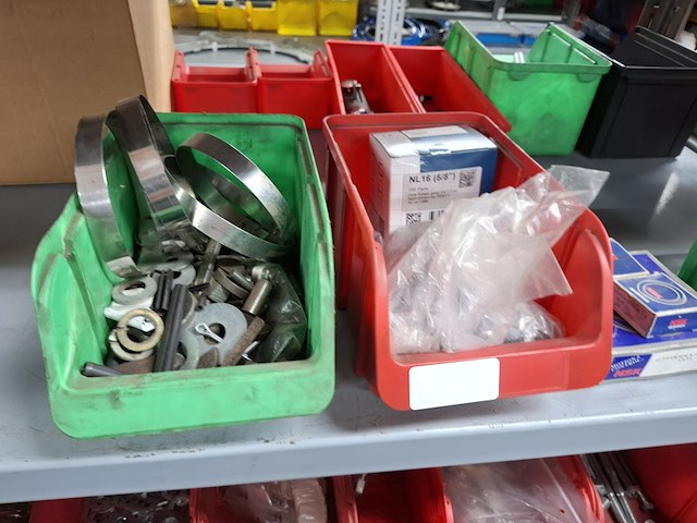 Partij o.a. bouten, koppelingen - afbeelding 16 van  16