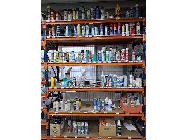 Partij o.a. spuitbussen - afbeelding 1 van  17