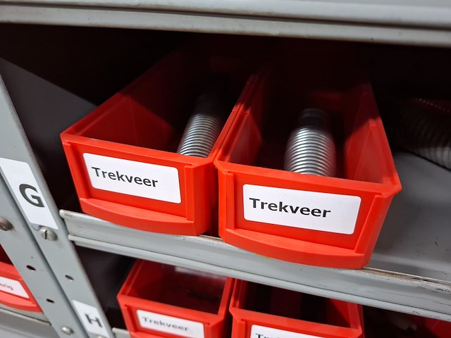 Partij o.a. veren en klemmen - afbeelding 2 van  17