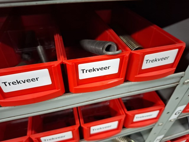 Partij o.a. veren en klemmen - afbeelding 3 van  17